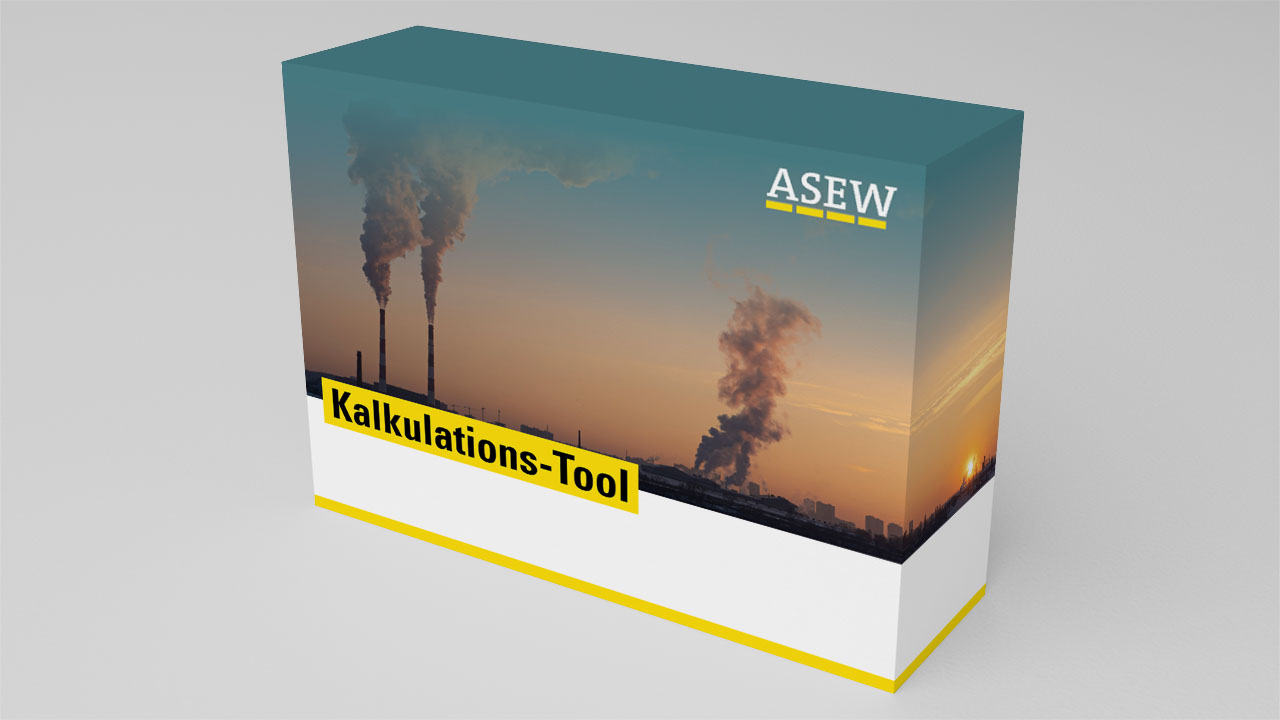 Schornsteine vor Abendkulisse