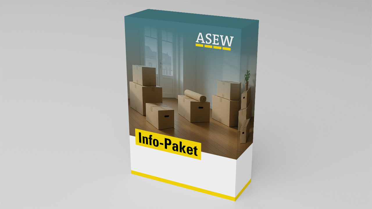 Umzugskartons in leerem Zimmer